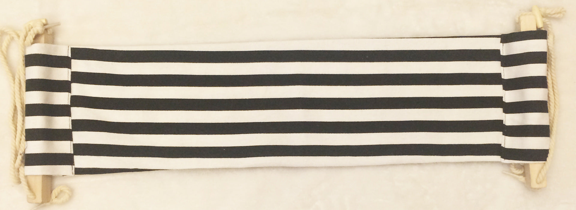 Hanging footrest pad